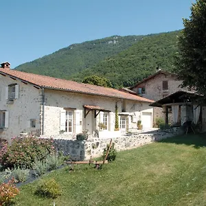 lestapade-des-tourelons.hotels-rhonealpes.com/